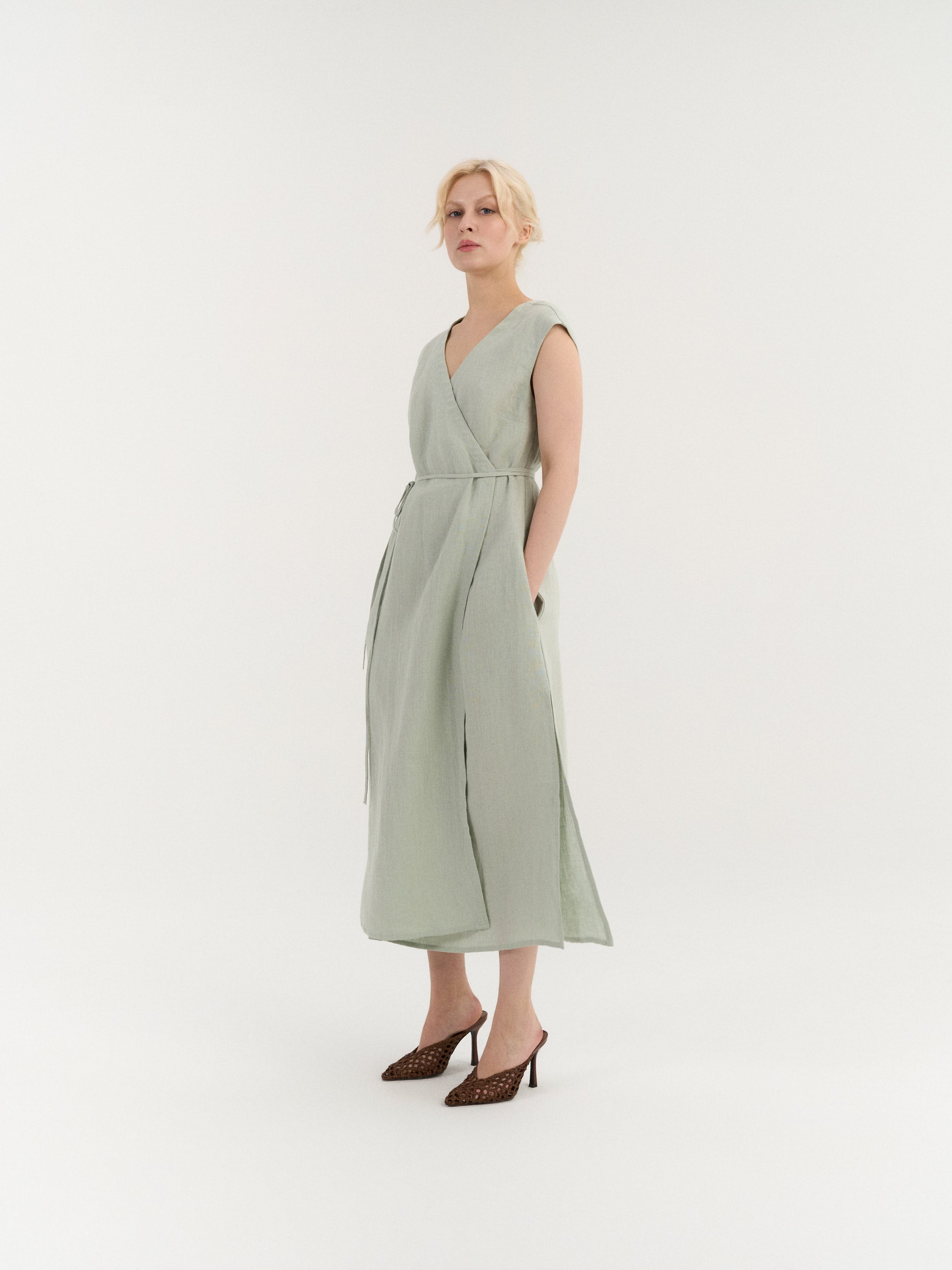 Robe mi-longue Aurora en lin vert sauge
