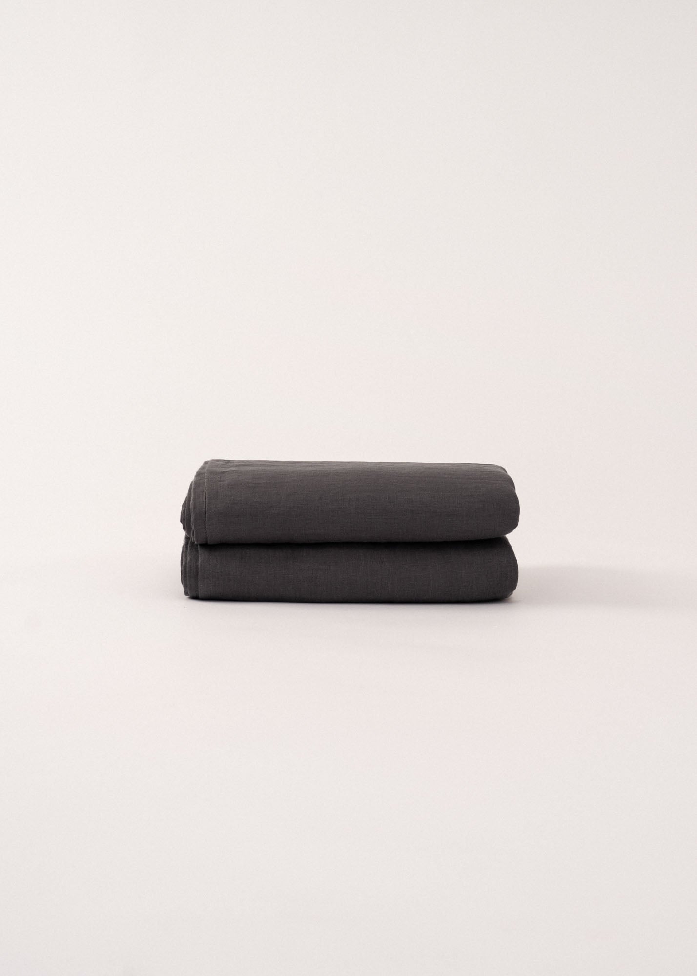 AmourLinen Linen fitted sheet Linen fitted sheet in Charcoal Linen fitted sheet in Charcoal